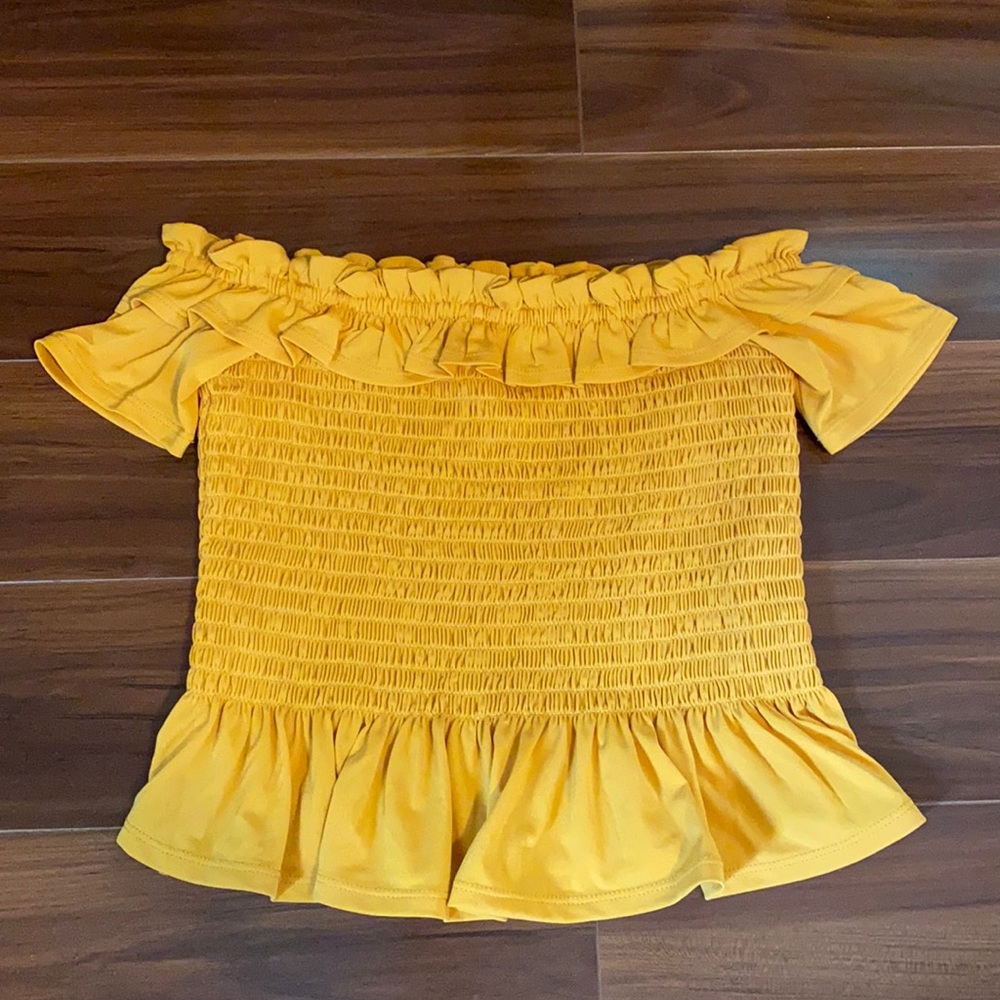 BCBG mustard yellow top ☀️☀️